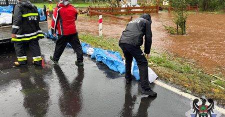 Wałbrzych zagrożony powodzią. Policja ruszyła z odsieczą