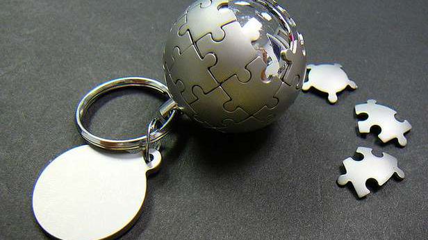 Żarty się skończyły. Do walki o datki Wikipedia wystawia Brandona Harrisa 1