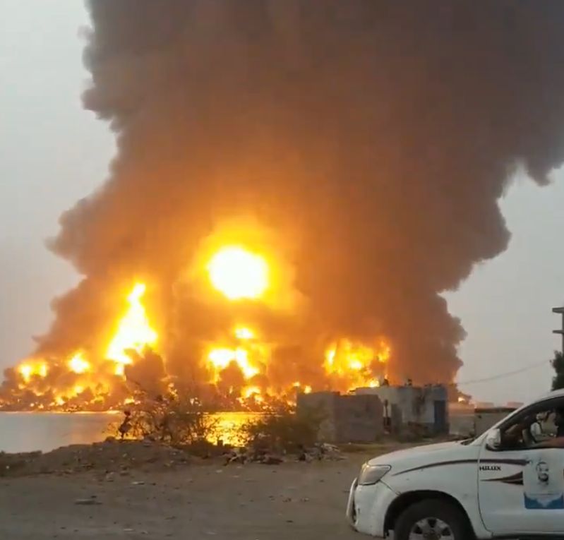 Fire at fuel infrastructure in the Yemeni port of Hodeidah as a result of a retaliatory attack by Israel.