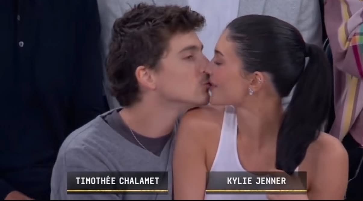 Kylie Jenner i Timothée Chalamet na meczu
