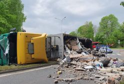 Dramat w Bytomiu. Przewróciła się ciężarówka