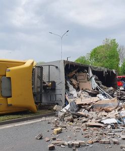 Dramat w Bytomiu. Przewróciła się ciężarówka