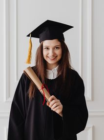 High school graduates tend to take a year off before going to college. Advantages and disadvantages