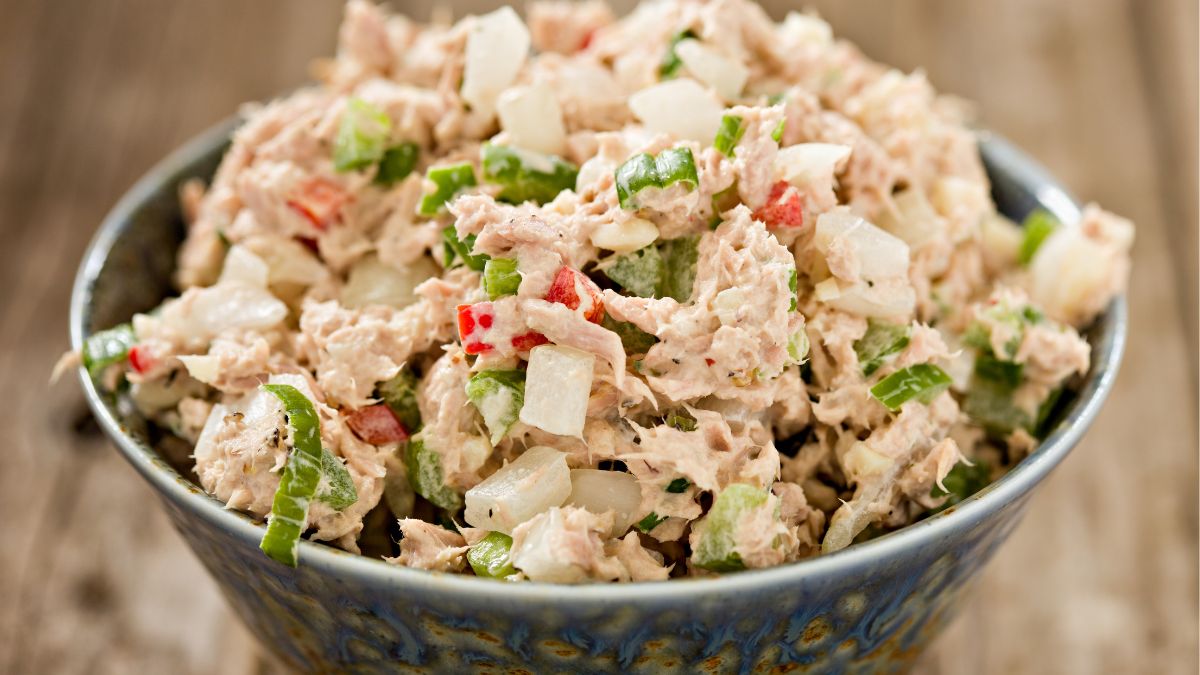 Sałatka z tuńczykiem na Wigilię. Zniknie w mgnieniu oka