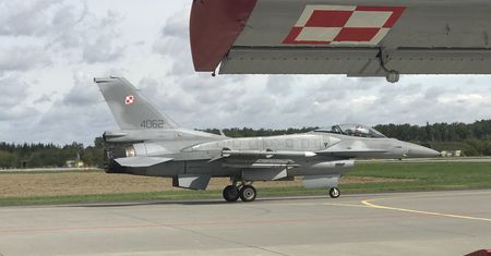 Po katastrofie F-16 w Radomiu: zawieszone wszystkie loty szkoleniowe myśliwców