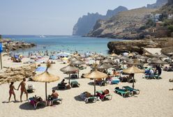 Mieszkańcy wakacyjnej wyspy protestują na plażach. Reakcja turystów zaskakuje