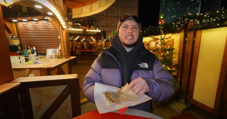 Książulo kupił naleśnik na jarmarku świątecznym i szybko pożałował. "Patrz, jakie bagno"