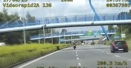 200 km/h w spodenkach i koszulce. Policjanci nie mieli litości