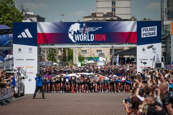 Meta goni biegaczy ulicami Poznania. Tysiące uczestników wystartowało w Wings for Life World Run