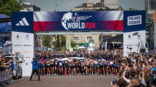 Meta goni biegaczy ulicami Poznania. Tysiące uczestników wystartowało w Wings for Life World Run