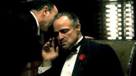 "Ojciec chrzestny" z 1972 roku. Reżyseria: Francis Ford Coppola.