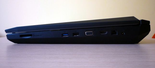 Asus G74 SX 3D - ścianka prawa (czytnik kart pamięci, USB 3.0, USB 2.0, VGA, HDMI, LAN, zasilanie)