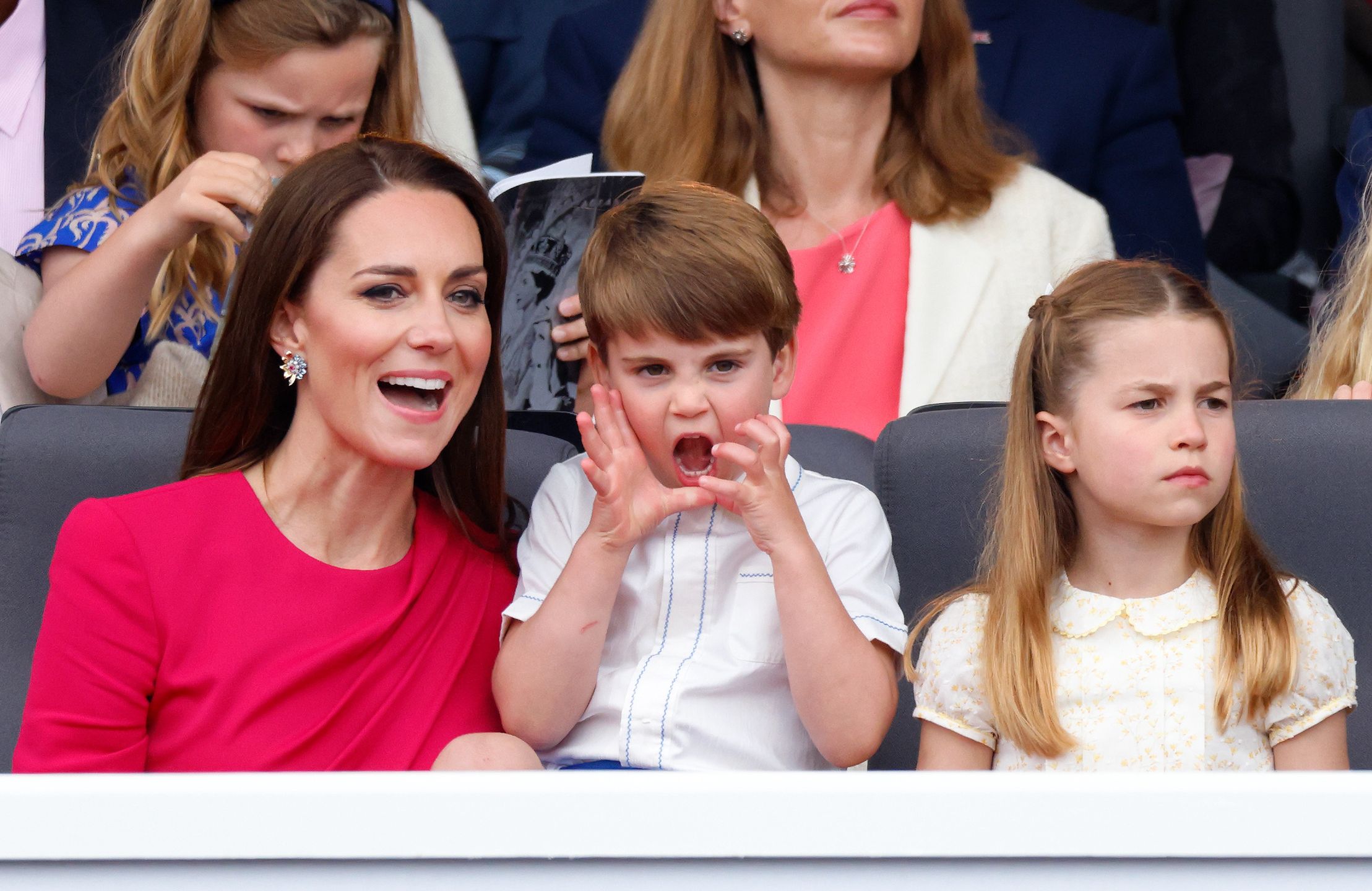 Kate Middleton i książę William z dziećmi