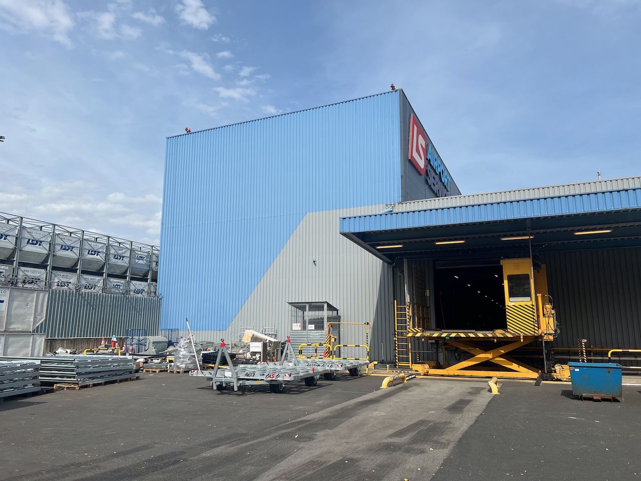 LS Airport Services. Terminal cargo