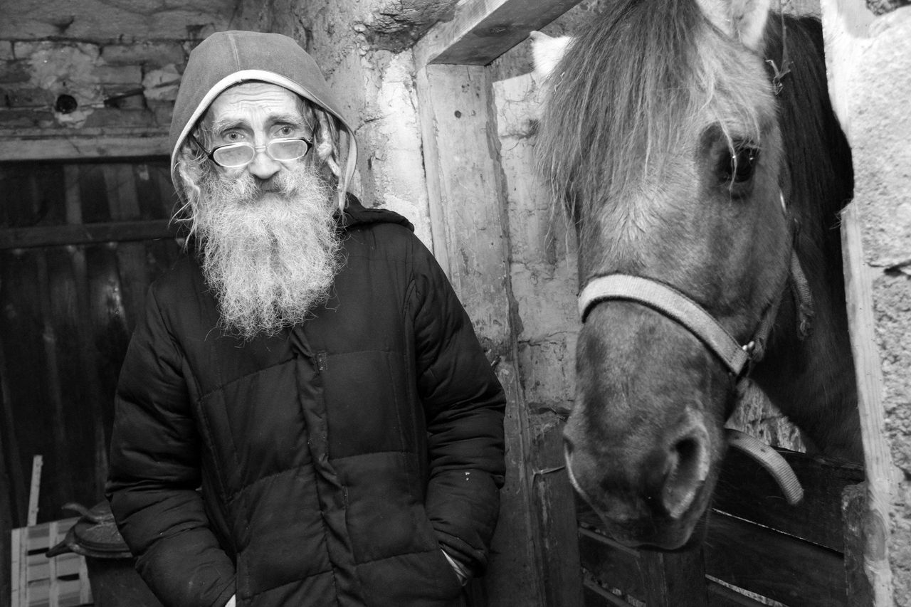 Kraków: Zmarł Lech "Hermes" Krzewicki, jeden z największych ekscentryków miasta. Jego konie znało wielu mieszkańców i turystów