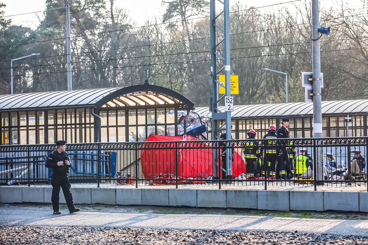 Dramat w Puszczykowie. Karetka utknęła na torach. Jest wyrok w głośnej sprawie