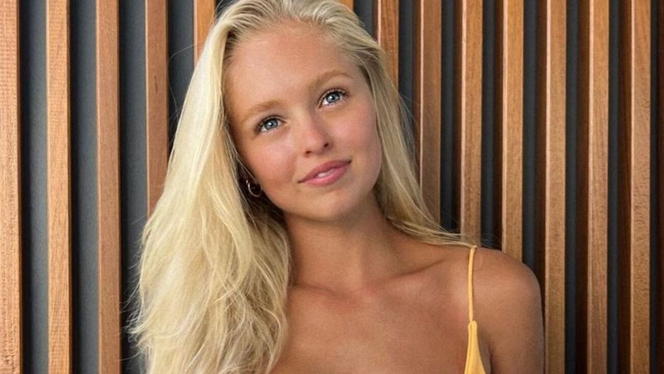 Julia Tychoniewicz w sukience mini