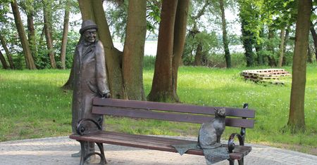 Rozpoznaj, kogo przedstawiają te pomniki. Tylko mistrz zdobędzie 14/14