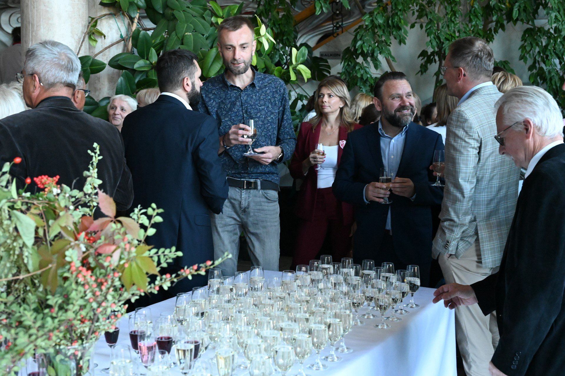 W sobotę, 27 września, tuż po uroczystej gali w Kieleckim Centrum Kultury, przyjaciele szkoły, absolwenci oraz nauczyciele wznieśli toast za dalsze sukcesy najstarszej szkoły w regionie.