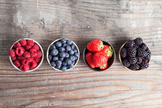 Sekret idealnej sałatki owocowej to równowaga składników, dlatego postaraj się dodać podobne ilości różnych gatunków owoców