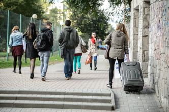 Studenci rezygnują z uczelni, bo nie stać ich na wynajem. "Sytuacja jest zła. To dyskryminacja"