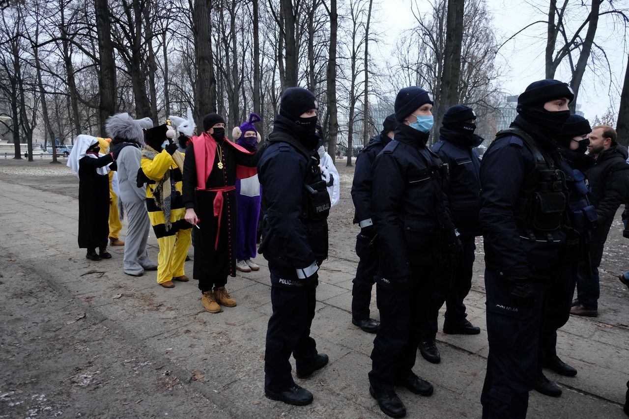 W pogoni za... minionkiem. Protest na miesięcznicy smoleńskiej 