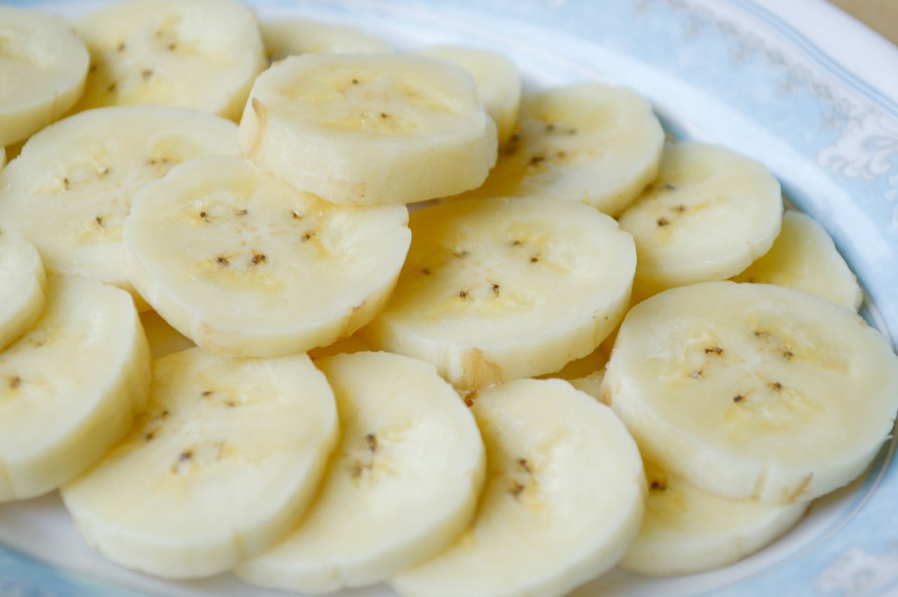 Before bedtime, it's worth opting for less ripe fruits.