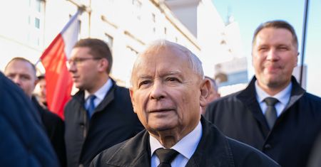 Prezes PiS wezwał "wszystkich patriotów". Marsz w Warszawie [TRANSMISJA NA ŻYWO]