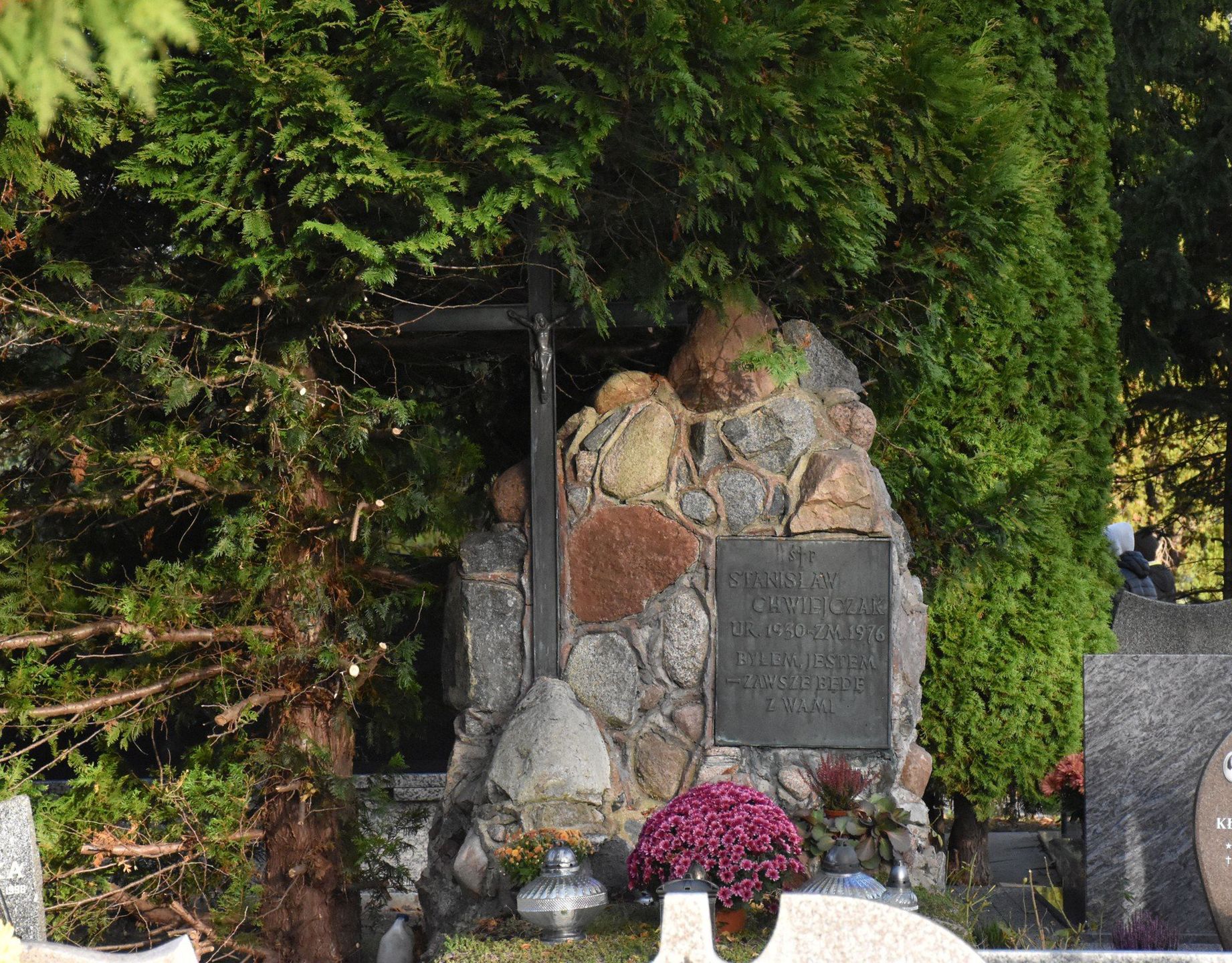 Wszystkich Świętych w Malborku. Procesja na cmentarzu