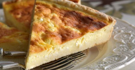 To najgorszy ser do sernika. Omijaj go szerokim łukiem, by nie popsuć ciasta