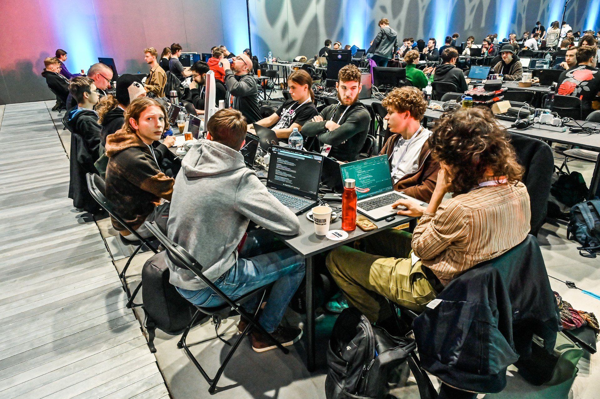 Podczas 24-godzinnego maratonu zespoły mierzyły się z wyzwaniami przygotowanymi m.in. przez ministerstwa, spółki Skarbu Państwa oraz różne służby. Wypracowane w Bydgoszczy rozwiązania mają w niedalekiej przyszłości poprawić jakość usług oferowanych obywatelom i funkcjonowanie administracji publicznej.