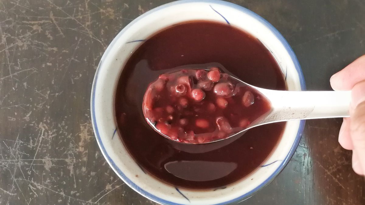 Red bean or azuki bean soup, popular dessert in Malaysia
Delicioous red bean or azuki bean soup, popular dessert among Chinese in Malaysia
ThamKC