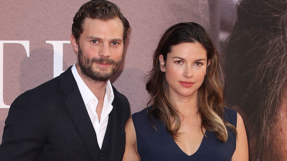 Jamie Dornan śpiewa piosenkę z "50 twarzy Greya". Jego żona zamieściła nagranie