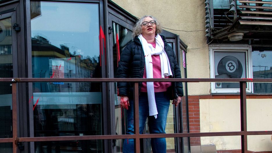 Marta Lempart przed siedzibą PiS