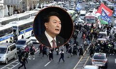 Boi się obalenia. Nie wychodzi ze swojego pałacu