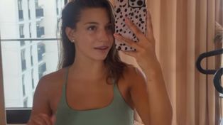 Julia Wieniawa pręży wysportowane ciało na siłowni. Nie obeszło się bez wypadku! "Spadł mi 7-kilogramowy hantel"