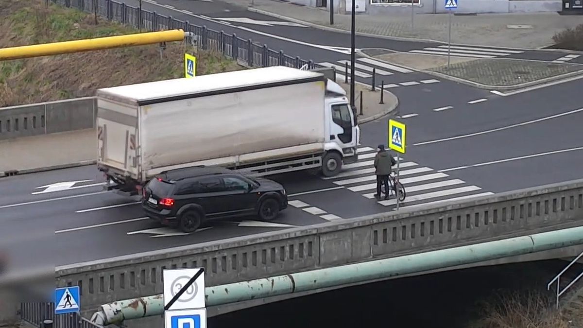 Wyprzedzanie i omijanie na przejściu dla pieszych jest surowo zabronione