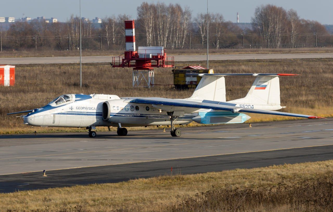 M-55 Geofizyka na lotnisku pod Moskwą.