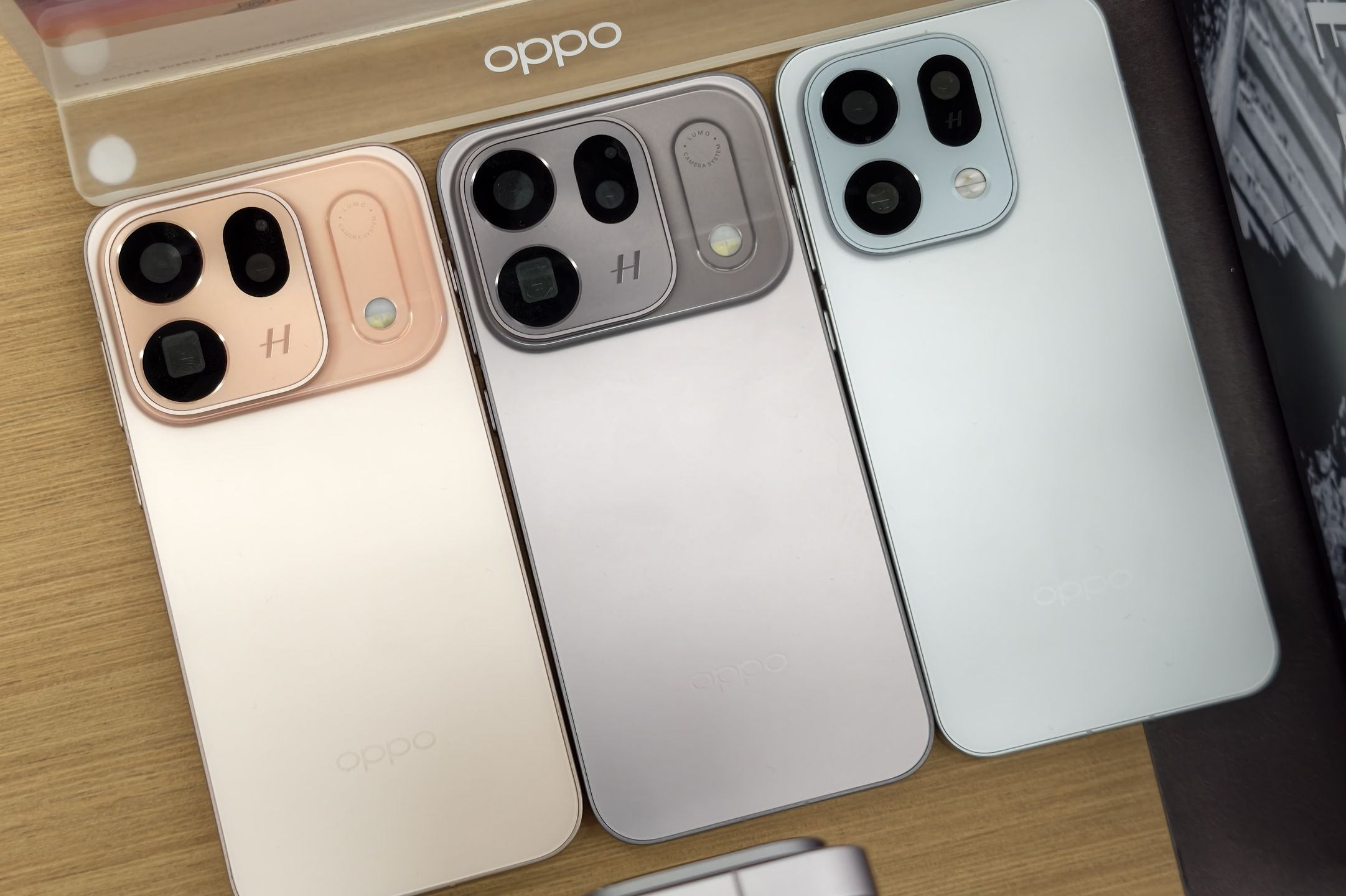 OPPO Find X10 i OPPO Find X10 E