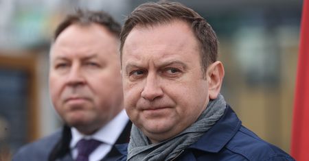 Rysa w koalicji rządzącej. "Pan Hołownia nie jest postacią dominującą"