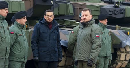 "Dotąd Błaszczak miał czystą kartę". Ostra rozgrywka na szczycie rządu