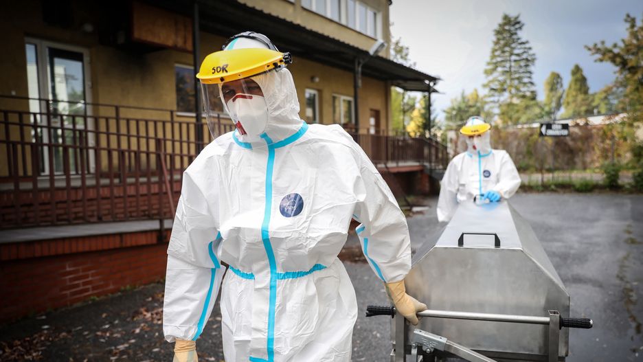 Koronawirus. Liczba nowych przypadków zakażeń i ofiar śmiertelnych nadal jest niepokojąca