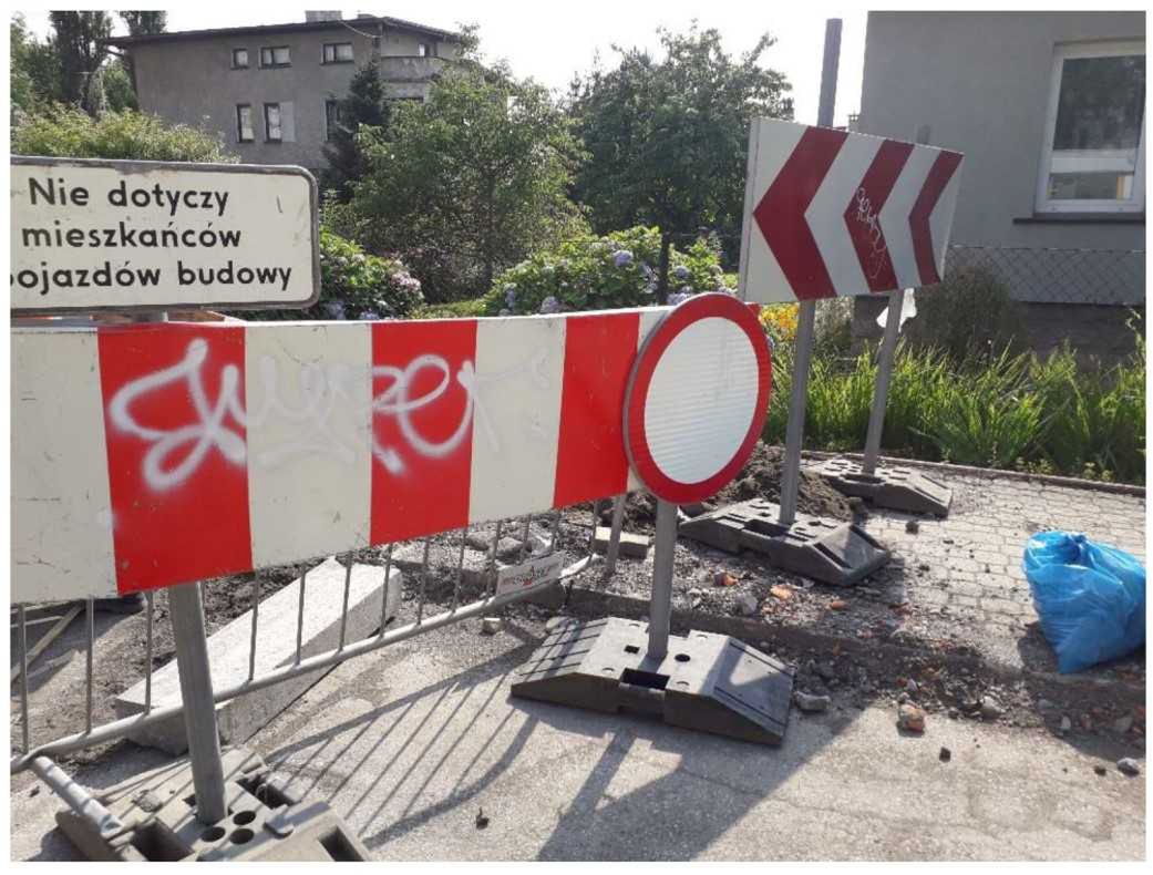 Bielsko-Biała. Zniszczony znak drogowy