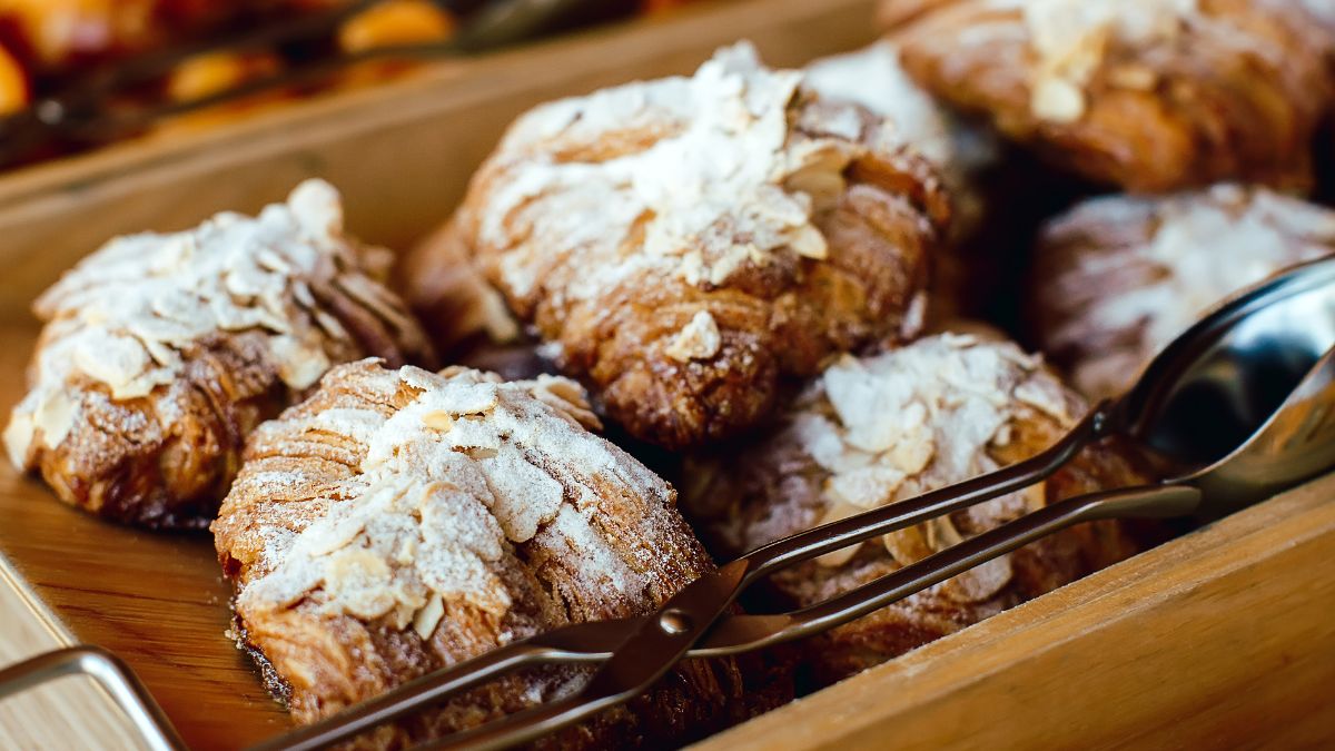 Croissanty migdałowe są rozkoszą dla podniebienia