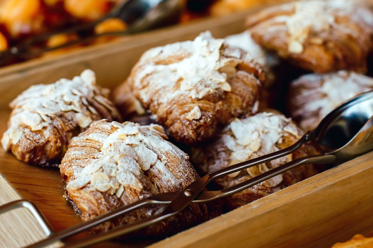 W kawiarniach po 20 złotych. Mało kto wie, jak powstają słynne migdałowce