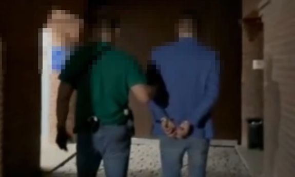 Policjanci zatrzymali mężczyznę, który podawał się za lekarza-ginekologa.. W ten sposób podrywał kobiety.