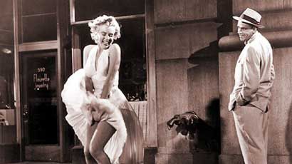 iPhone zagląda pod sukienki 1