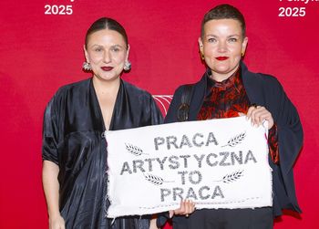 "Na kasę, do normalnej pracy". Nagonka na artystów trwa