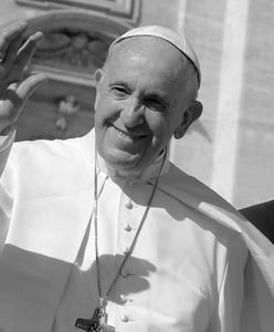 Papież Franciszek zmarł w wieku 88 lat. Watykan w żałobie, nadchodzą kondolencje