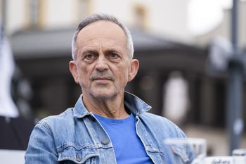 Jacek Koman ma rodzinę w Australii. Tak wygląda jego 25-letnia córka